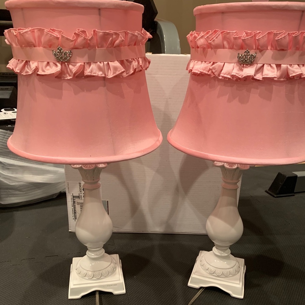 Pink and White Princesses lamps